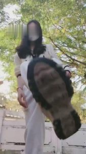 【芷晴】爬山后户外原味白袜羞辱狗 bf8077_绳艺库视频下载