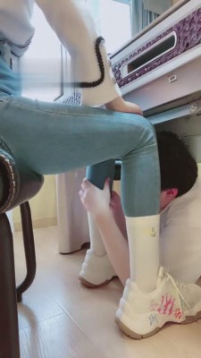 【虞姬】车模运动鞋臭白袜暴虐贱畜 bf5273_绳艺库视频下载