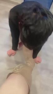 【逗逗】原味裸足深喉到吐 bf4629_绳艺库视频下载