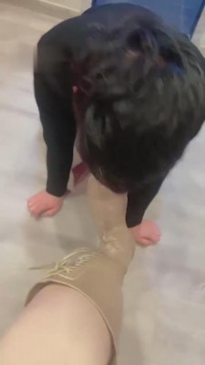 【逗逗】原味裸足深喉到吐 bf4629_绳艺库视频下载