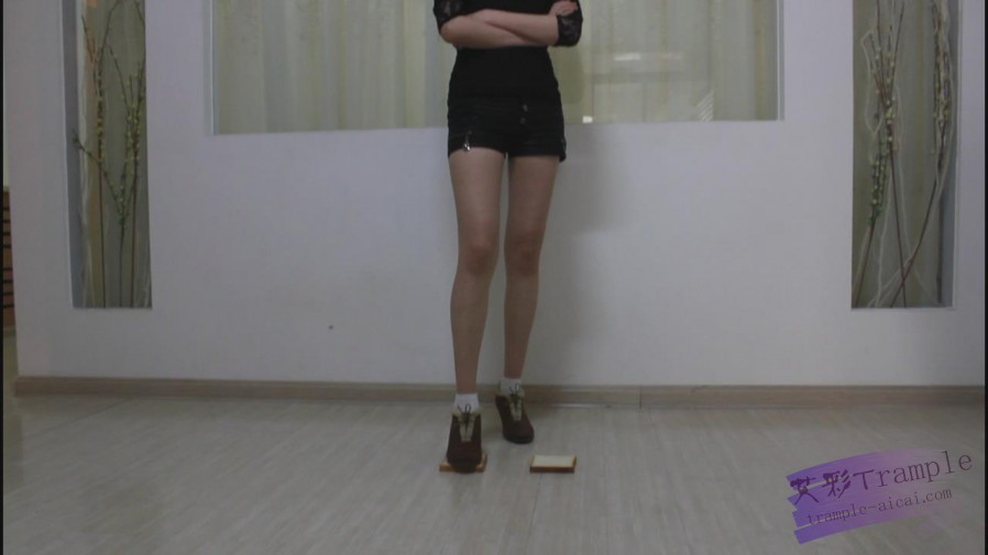 脏鞋原味袜子踩面包喂食，第一视角羞辱，控制_绳艺库视频下载