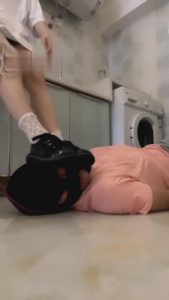 【云云酱】萝莉主重度踢裆狗 G-210816-17_绳艺库视频下载