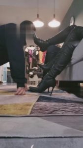 【傲雪】双女王过膝靴羞辱痰盂骑马专场 bf4443_绳艺库视频下载