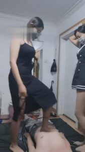 【君威】双主踩踏恋足-轮流圣水滴蜡 bf4688_绳艺库视频下载