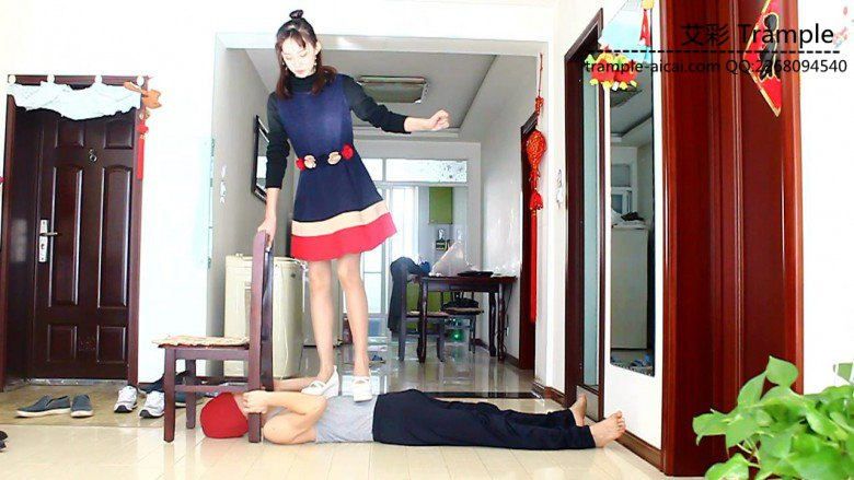 00后天使女主肉丝公主鞋爆踩贱狗揉虐下体！_绳艺库视频下载