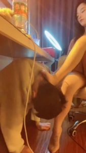 套路直播视频【不知名美女】女主闺房调-睡衣丝袜辱地毯 bf24010_绳艺库视频下载