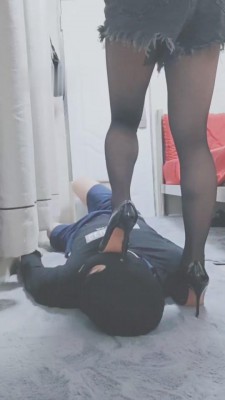 【灵竹】黑丝调教/舔丝袜/脚窒息 bf8855_绳艺库视频下载