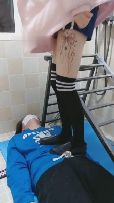 【小森大人】学生主首播tj艺术踩踏耳光 bf9755_绳艺库视频下载