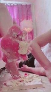 【兔粉粉】超级诱惑奶油踩踏喂食【完整版】 bf8018_绳艺库视频下载