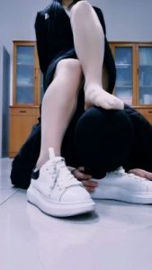 套路直播视频【Alice】小白鞋臭鞋羞辱/肉丝踩狗 bf25482_绳艺库视频下载