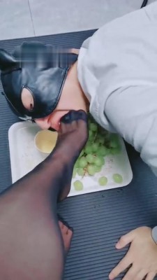 【紫禁女王】原味脚踩踏食物喂食 bf8347_绳艺库视频下载