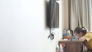 前台话务员小雨的初次裸足调教_绳艺库视频下载