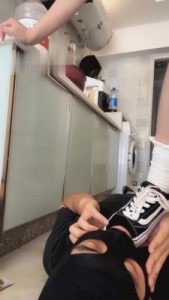 【云云酱】舔脏鞋底喝脏刷鞋水 bf671_绳艺库视频下载