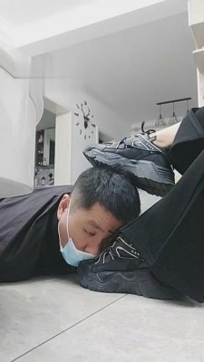 【文文文】老爹鞋素人全体重踩踏 bf5066_绳艺库视频下载