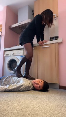 套路直播视频【年华S】素人长靴碾压狗/踩踏喂食 bf23929_绳艺库视频下载