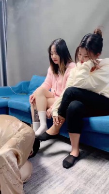 【狗哥】双素人船袜塞嘴全体重踩 bf21099_绳艺库视频下载