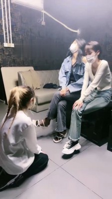 【十三妹】闺蜜跪下说想做狗 bf19347_绳艺库视频下载