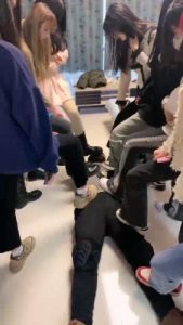 套路直播视频【精神小妹】群调特写视角舔脚踩踏 bf23841_绳艺库视频下载