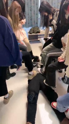 套路直播视频【精神小妹】群调特写视角舔脚踩踏 bf23841_绳艺库视频下载