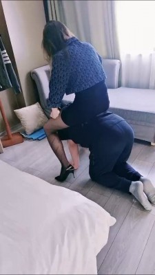 套路直播视频【玖儿】黑丝高跟御姐骑马/舔脏鞋/碾压喂食 bf26091_绳艺库视频下载