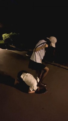 【小公主】萝莉主黑丝户外羞辱狗 G-210829-2_绳艺库视频下载