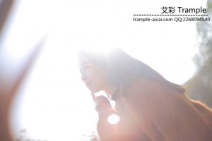 某在校女大学生长靴初次玩踩踏_绳艺库视频下载