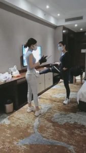 【多多】双主小白鞋全体重踩踏【双视角版】 bf13109_绳艺库视频下载