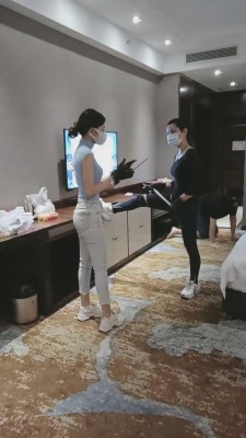 【多多】双主小白鞋全体重踩踏【双视角版】 bf13109_绳艺库视频下载