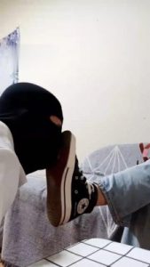 【罗宾】高帮帆布鞋棉袜裸足羞辱 bf10632_绳艺库视频下载