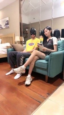 【艾莉】剧情-学妹教训学长-白鞋踩踏/骑马腿绞窒息/喂口水 bf28071_绳艺库视频下载