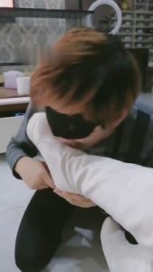 【傲柔】舌头打鞋油/白色高跟皮靴/口吞白鞋油_绳艺库视频下载