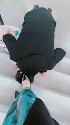 【媚朵】旗袍女S楼道调奴舔脚踩狗爪 bf20875_绳艺库视频下载