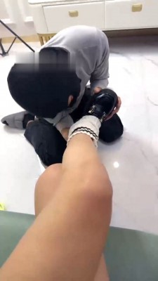 【阿昆】学生妹首调-长筒袜皮鞋舔/臭脚蹂躏脸/酸奶喂食 bf28485_绳艺库视频下载