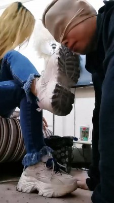 套路直播视频【成都叶子】超脏运动鞋棉袜气味羞辱/人体鞋刷 bf24273_绳艺库视频下载