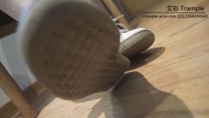 瑶瑶学生主调教狗奴舔脏鞋_绳艺库视频下载