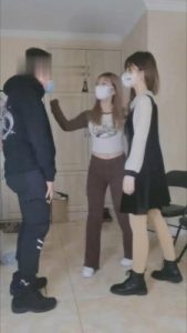 【小怡不吃野兔】姐妹s暴虐/强迫闻臭袜子 bf9723_绳艺库视频下载