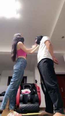 套路直播视频【苏州十三姨】双S牛仔裤艺术踢裆虐废狗/手铐反绑/踹头 bf26559_绳艺库视频下载