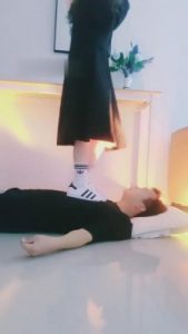 【九九女王】白袜白鞋全体重踩踏/碾压/深喉 bf9754_绳艺库视频下载