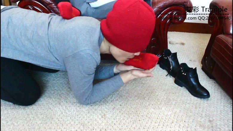 跪舔12侑主棉袜小脚裸足，被女主各种羞辱！_绳艺库视频下载