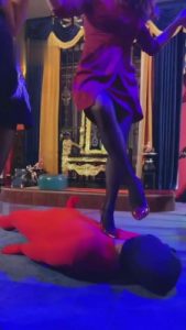 【晨晨cc】推荐-3S调教室群调情侣奴【完整版】 bf3857_绳艺库视频下载