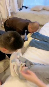 【领主老大】带女M玩双狗 bf22350_绳艺库视频下载