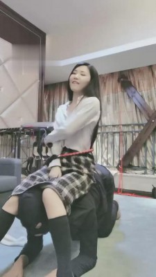 【银河】可爱御姐过膝袜皮鞋羞辱狗 bf2986_绳艺库视频下载