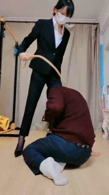 【艺术美学】残暴女总裁对付员工 bf22725_绳艺库视频下载