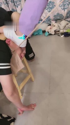 【二宝】板鞋女神白棉袜羞辱双奴 bf15032_绳艺库视频下载