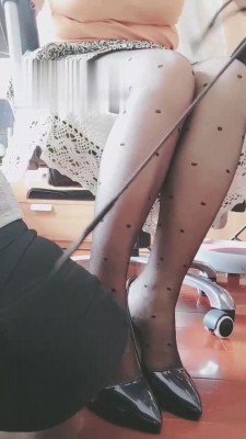 【心甜夫妻】黑丝高跟脚下犯贱奴 bf13795_绳艺库视频下载