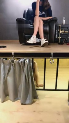 【宇婉莹】推荐-匡威跳踩耳光身高羞辱 G-210824-2_绳艺库视频下载