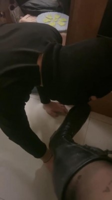 【黑兔sama】长靴调教/踩踏/口水/舔脚 bf9804_绳艺库视频下载