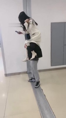 【时安S】商场公开骑脖子骑马母狗 bf8215_绳艺库视频下载