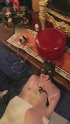 【晨晨】边直播边羞辱脚下贱奴才 bf7045_绳艺库视频下载