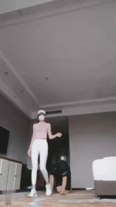 【多多】小白鞋白袜羞辱贱奴才 bf17620_绳艺库视频下载